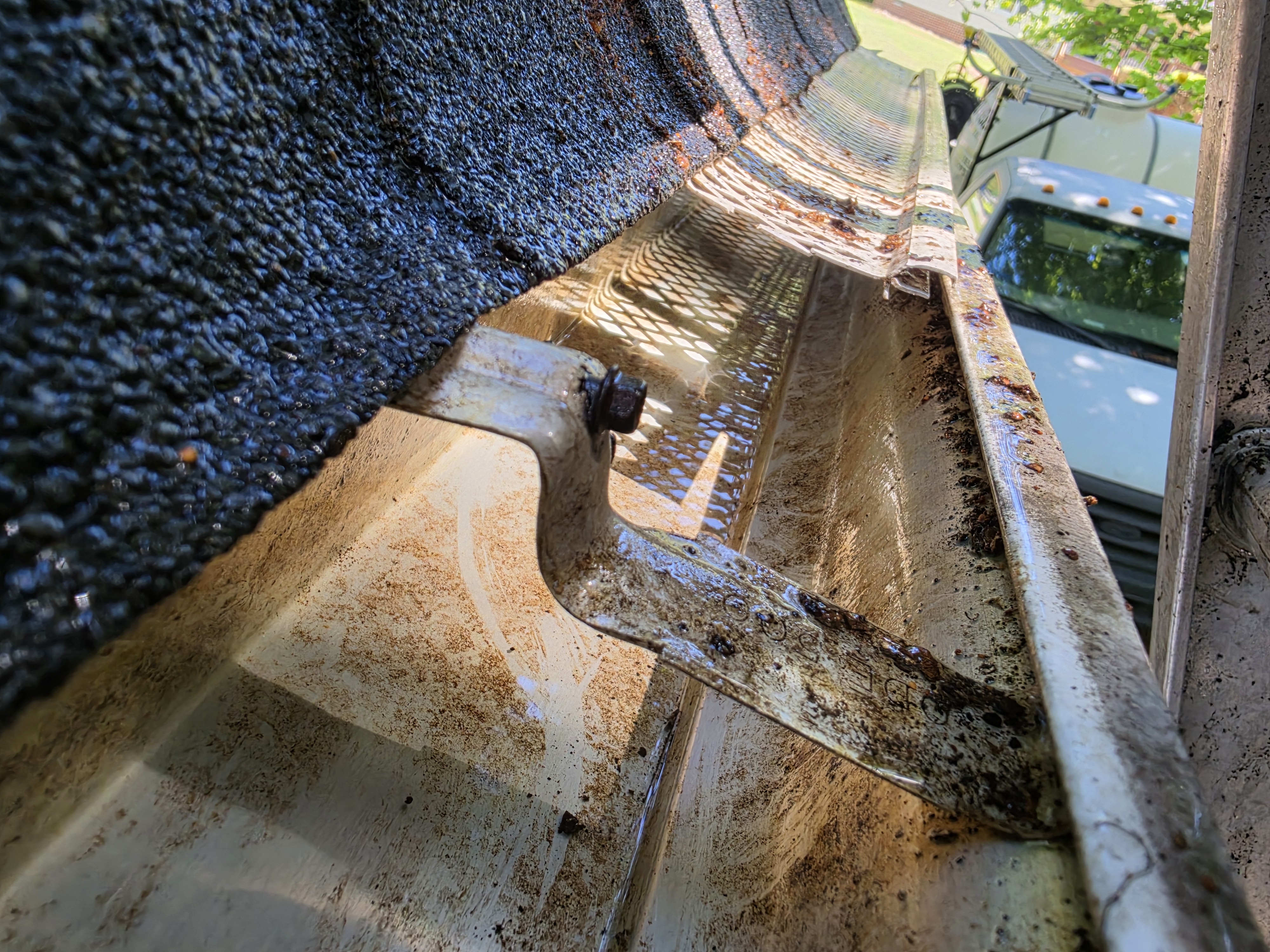 gutter cleaning in Midlothian, VA 23112